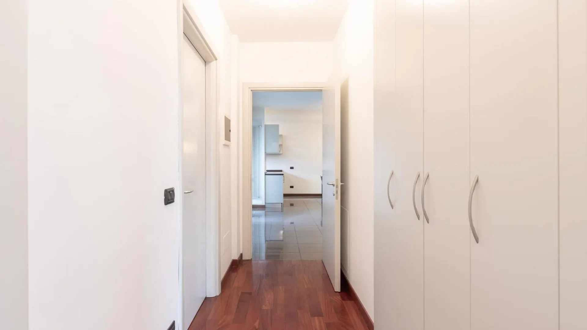 Bright Two Bedrooms Apartment With Terrace Zanuso - Mirable Pm 밀라노 이탈리아