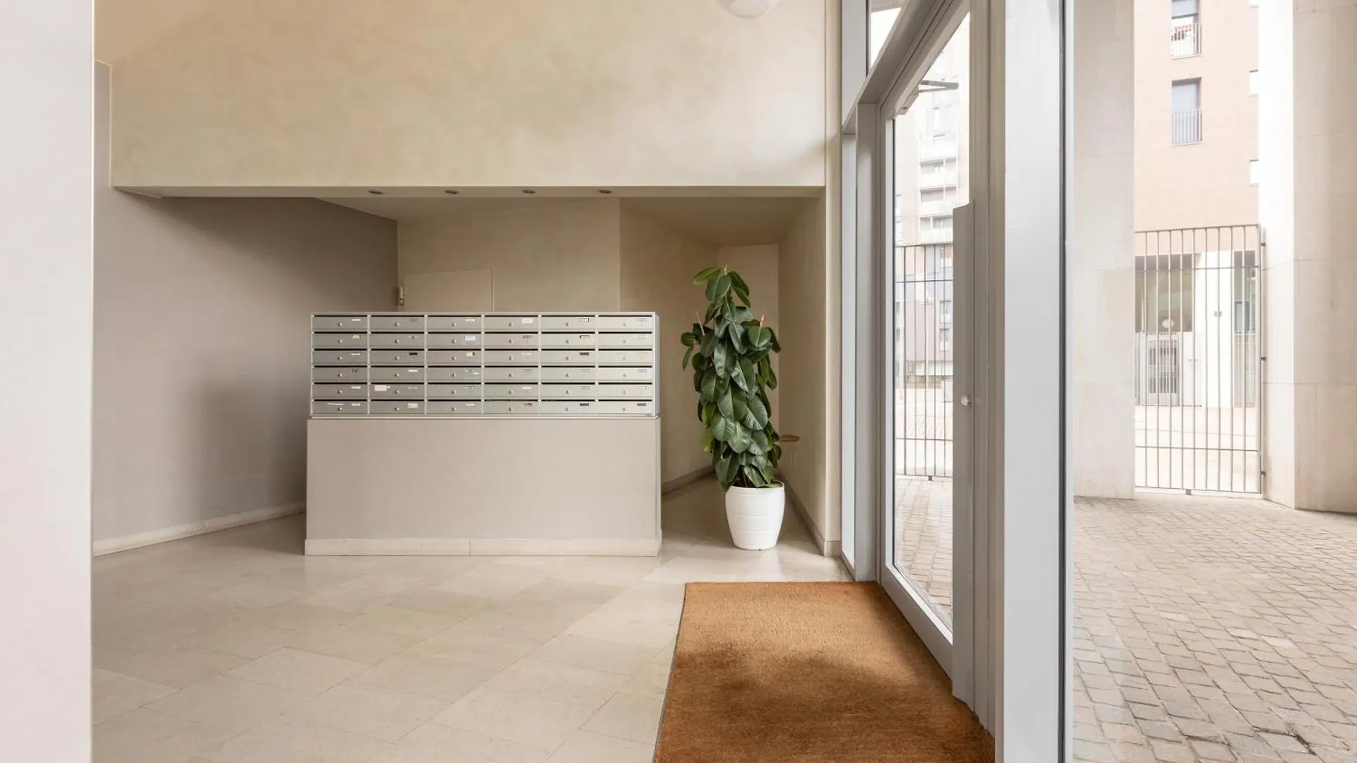 Bright Two Bedrooms Apartment With Terrace Zanuso - Mirable Pm 밀라노