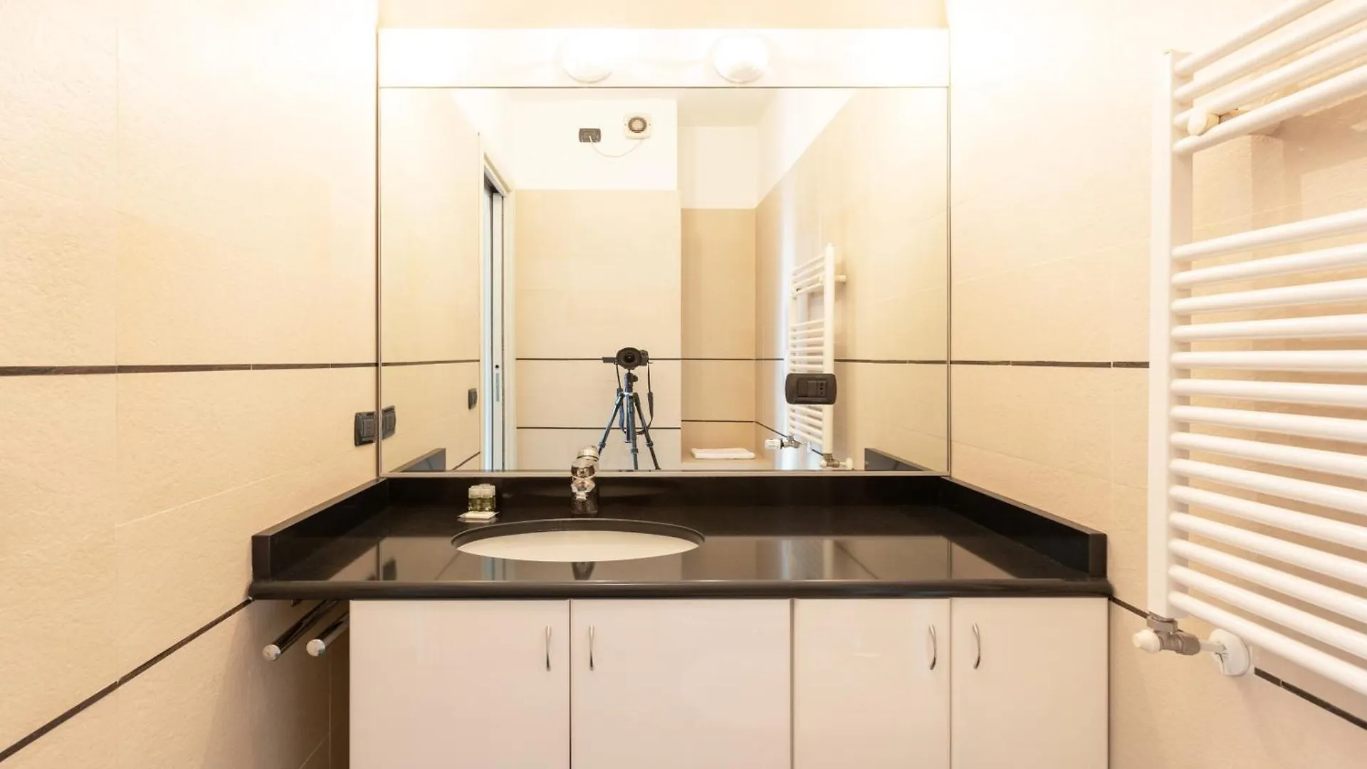 Bright Two Bedrooms Apartment With Terrace Zanuso - Mirable Pm 밀라노 0*,