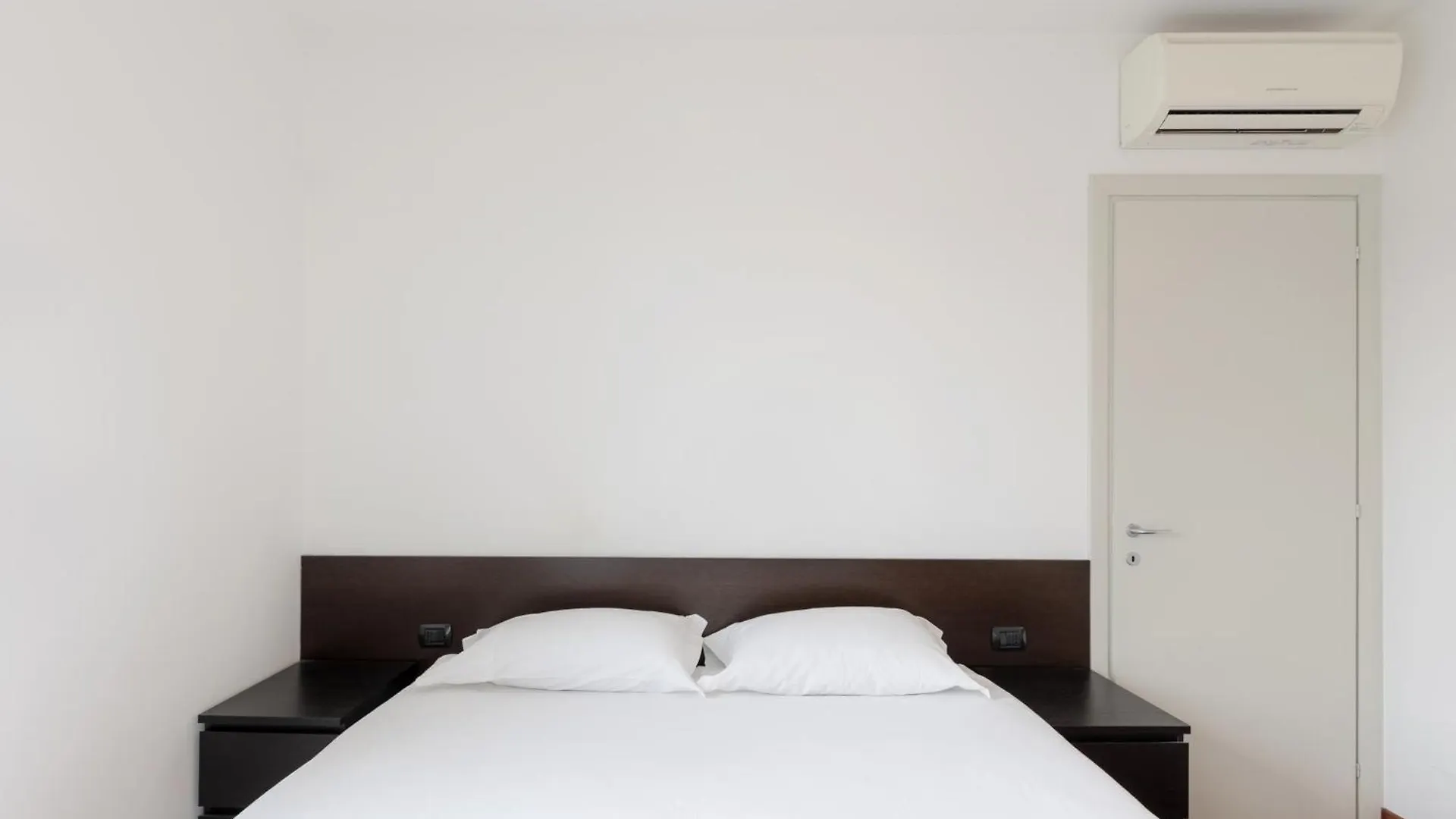 Bright Two Bedrooms Apartment With Terrace Zanuso - Mirable Pm 밀라노 이탈리아