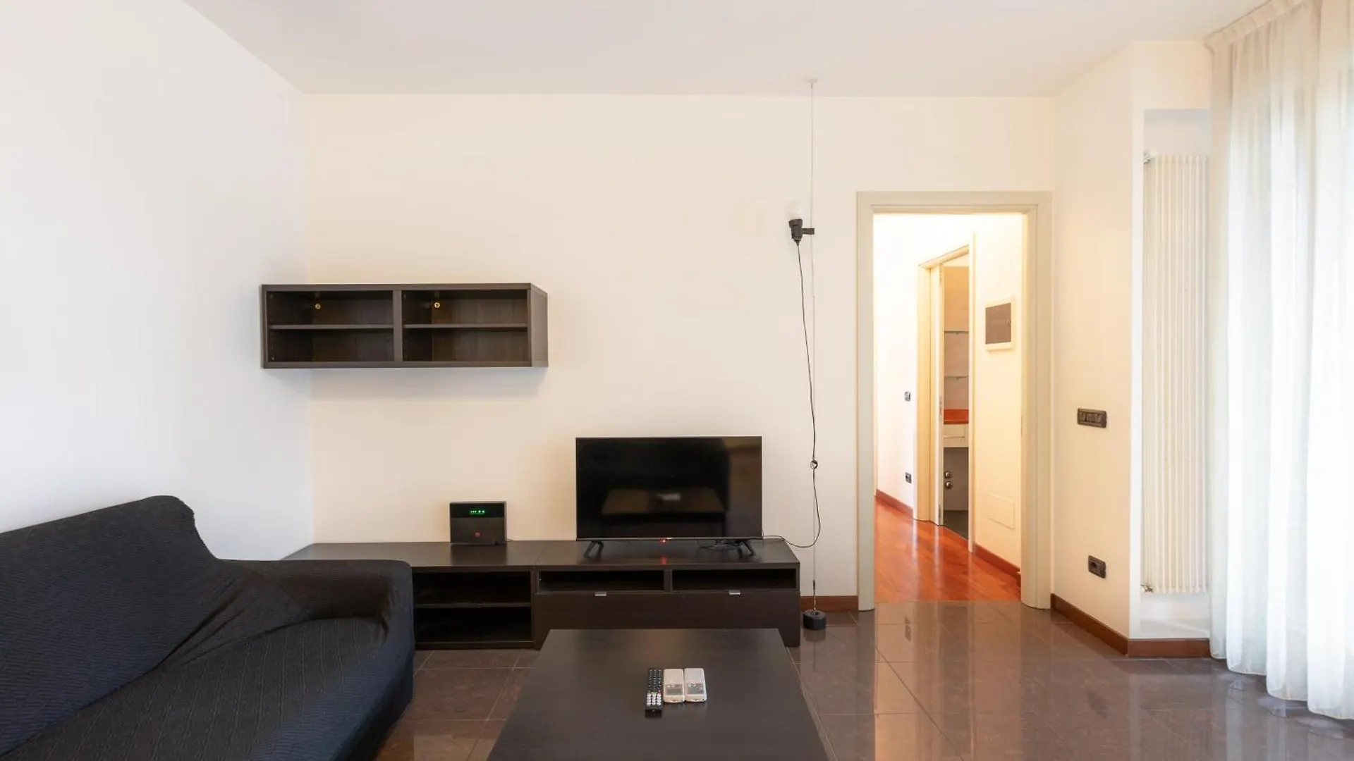 Bright Two Bedrooms Apartment With Terrace Zanuso - Mirable Pm 밀라노