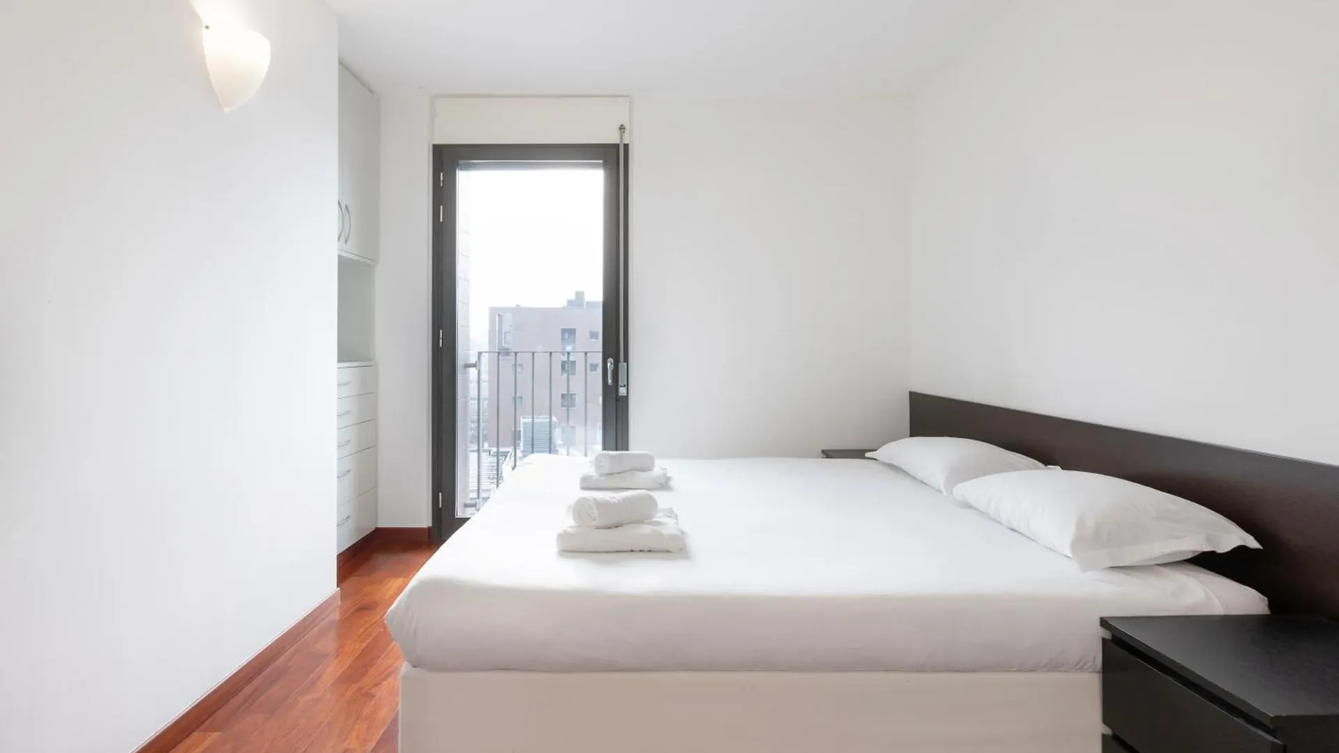 Bright Two Bedrooms Apartment With Terrace Zanuso - Mirable Pm 밀라노 0*,  이탈리아