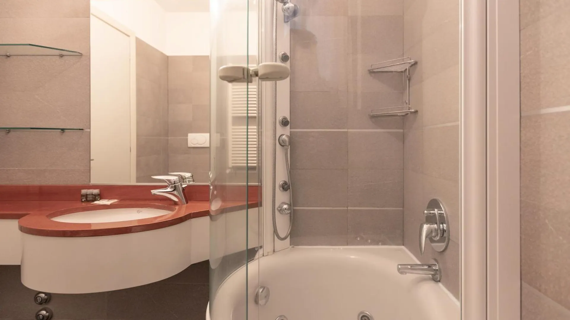 Bright Two Bedrooms Apartment With Terrace Zanuso - Mirable Pm 밀라노 0*,