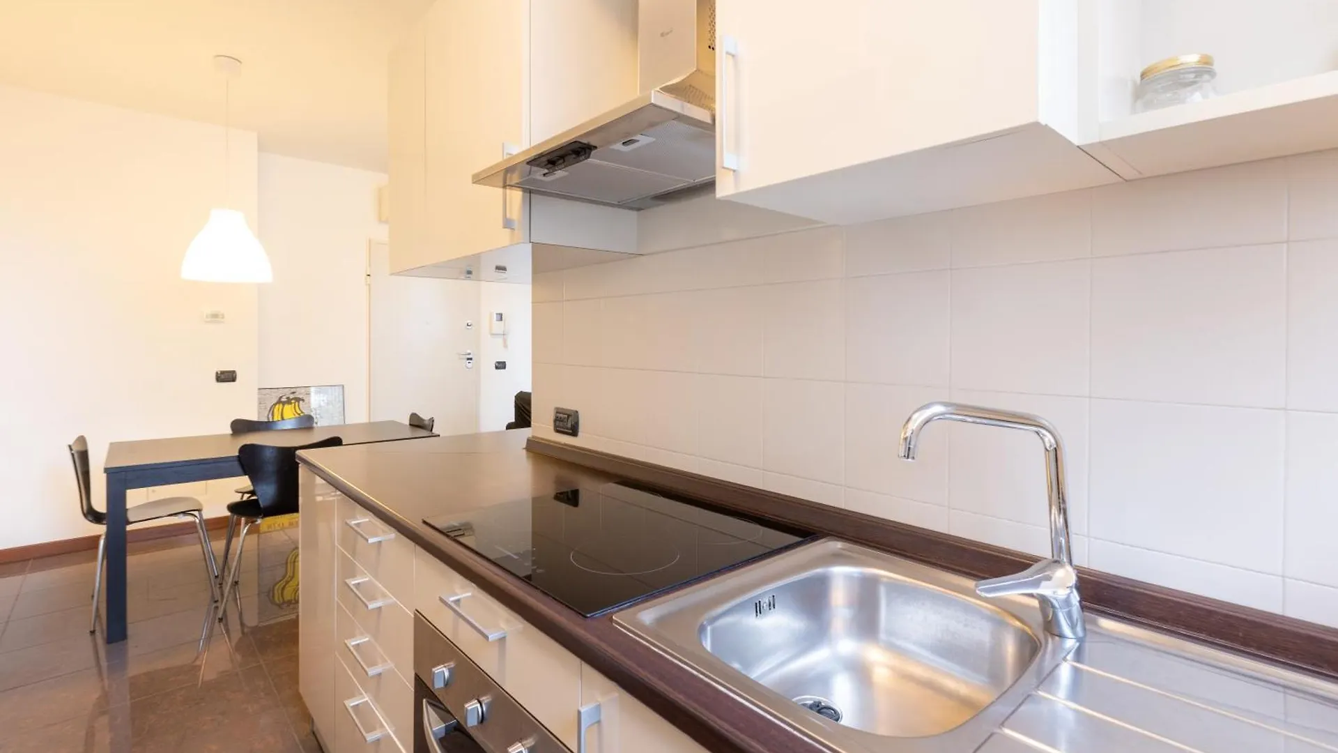 Bright Two Bedrooms Apartment With Terrace Zanuso - Mirable Pm 밀라노