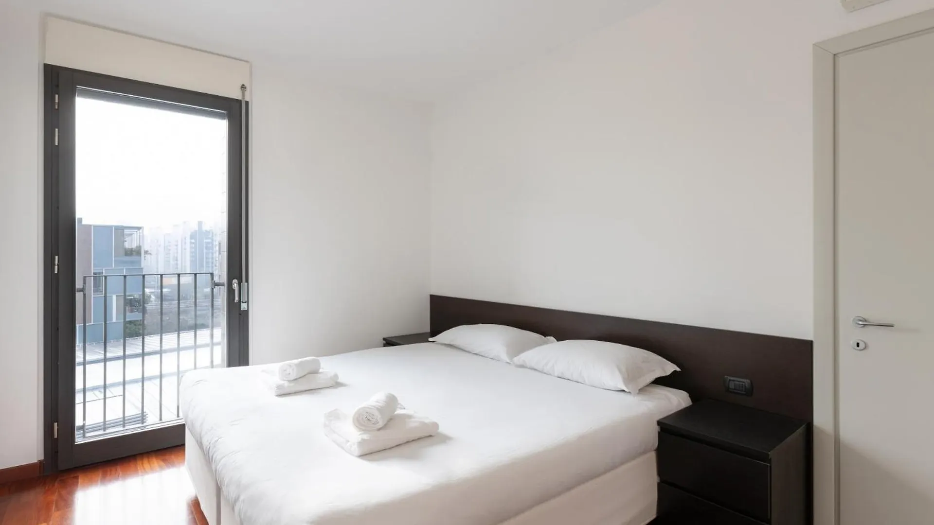Bright Two Bedrooms Apartment With Terrace Zanuso - Mirable Pm 밀라노 이탈리아